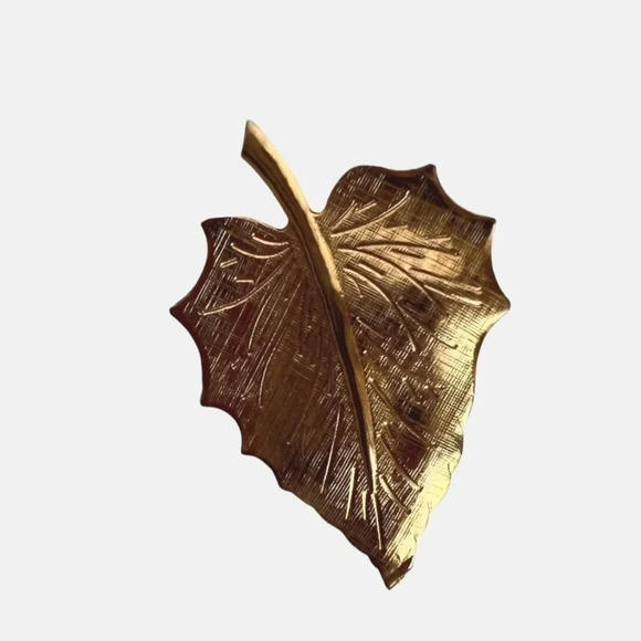 NWOT VINTAGE GOLD TONE FILIGREE LEAF BROOCH PIN - Picture 1 of 2